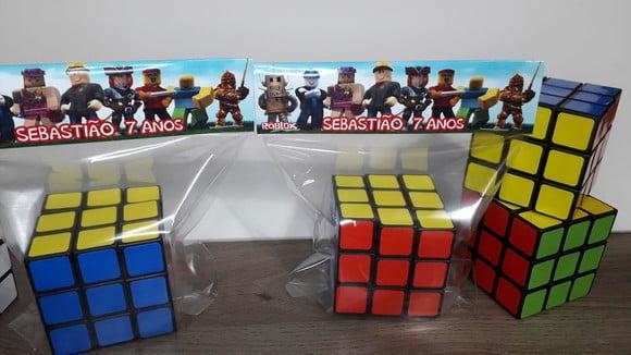Cubo Mágico com Lapela Personalizada no Tema Roblox