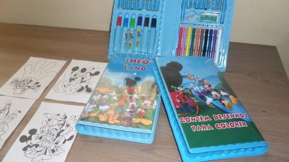 Estojo de Colorir com 4 Desenhos Kit com 46 Peças