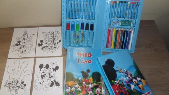Estojo de Colorir com 4 Desenhos Kit com 46 Peças