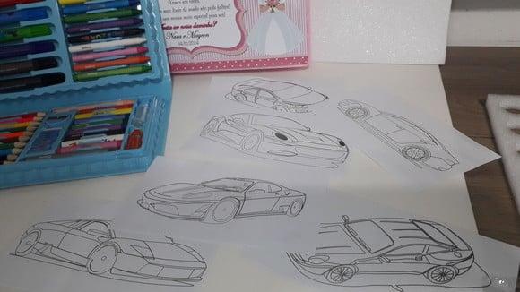 Estojo de Colorir com Desenhos Kit com 46 Peças Dama e Pajem