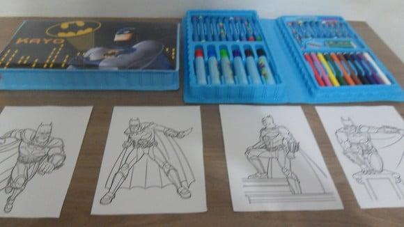 Estojo de Pintura com 48peças Desenhos Tema Batman