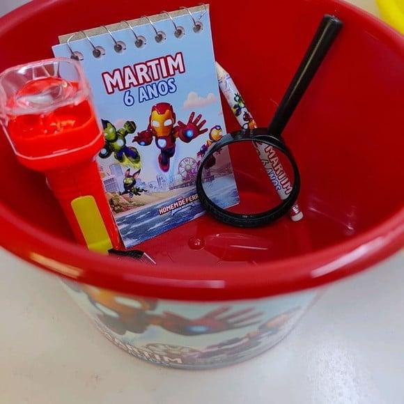 Kit Balde + Bloquinho + Lápis + Lanterna + Lupa