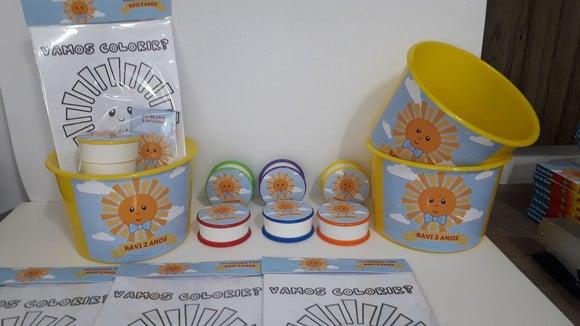 Kit Balde de Pipoca + Copo Retratil + Kit de Colorir com Giz