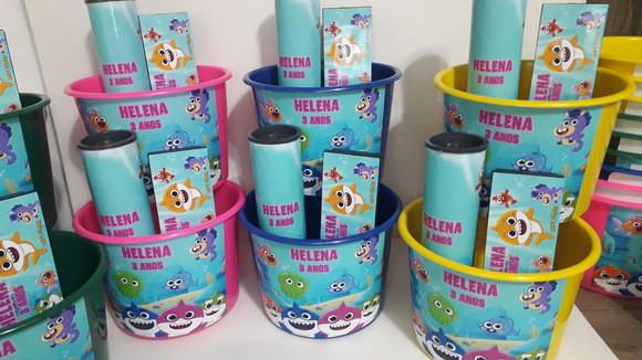 Kit Balde de Pipoca + Domino + Pega Varetas Baby Shark