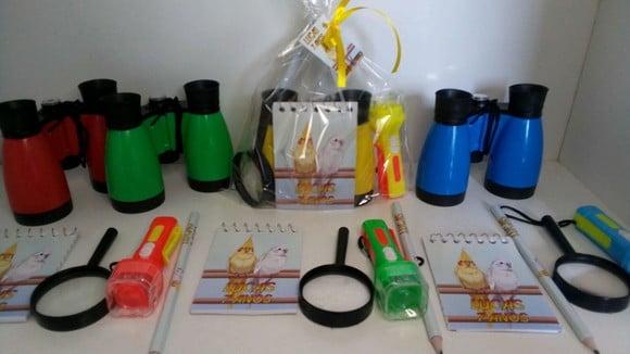 Kit Binoculo + Lanterna + Lupa + Bloquinho + Lápis