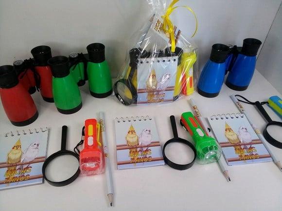 Kit Binoculo + Lanterna + Lupa + Bloquinho + Lápis