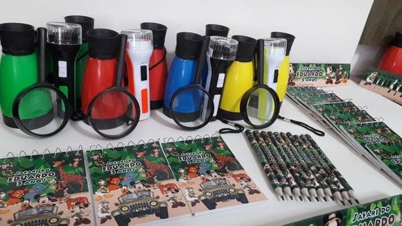 Kit Binoculo + Lanterna + Lupa + Bloquinho + Mini Lápis