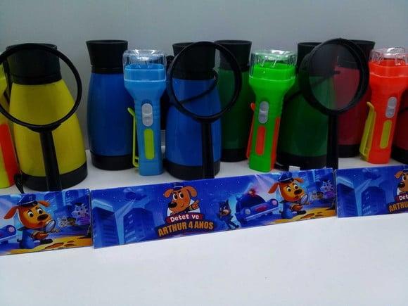 Kit Binoculo + Lanterna + Lupa Tema Detetive Labrador