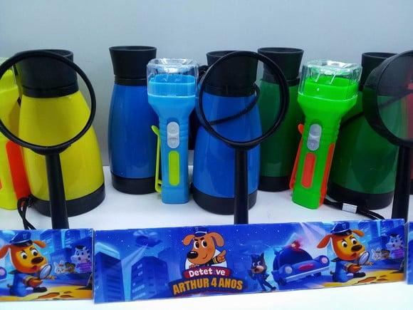 Kit Binoculo + Lanterna + Lupa Tema Detetive Labrador