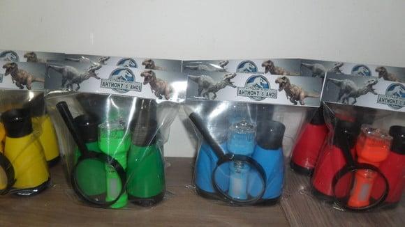 Kit Binoculo + Lanterna + Lupa Tema Dinossauros