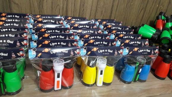 Kit Binoculo e Lanterna Tema Astronauta e Pirata