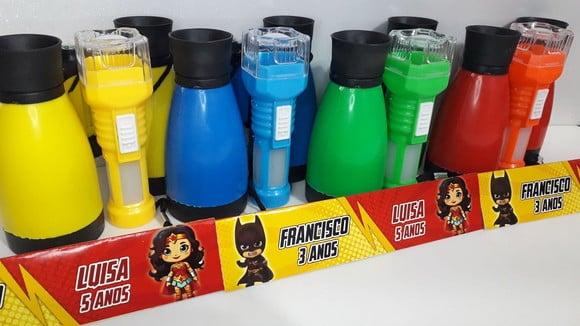 Kit Binoculo e Lanterna Tema Batman e Mulher Maravilha