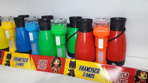 Kit Binoculo e Lanterna Tema Batman e Mulher Maravilha