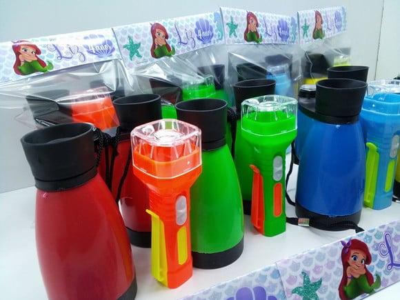 Kit Binoculo e Lanterna Tema Pequena Sereia