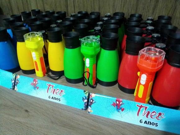 Kit Binoculo e Lanterna Tema Vingadores