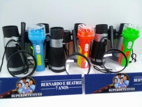 Kit Binoculo Prata + Lanterna + Lupa Superdetetives