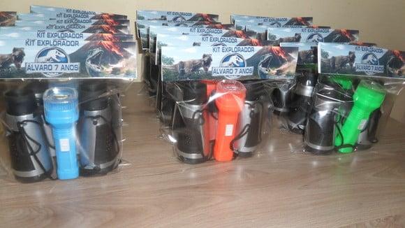 Kit Binoculo Prata + Mini Lanterna Tema Dinossauro