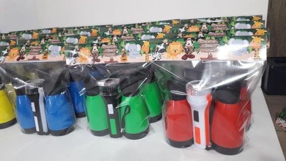 Kit Binoculo Zoom 4 Vezes e Lanterna Mickey Safari