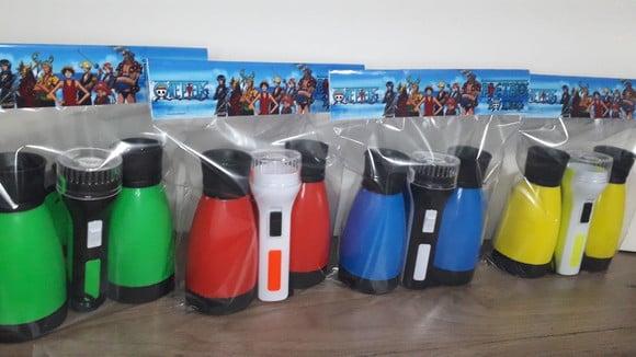 Kit Binoculo Zoom 4 Vezes e Lanterna One Piece