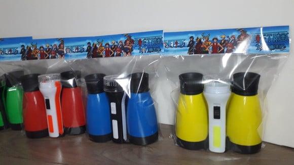 Kit Binoculo Zoom 4 Vezes e Lanterna One Piece