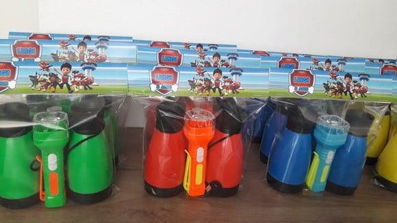Kit Binoculo Zoom 4 Vezes e Lanterna Patrulha Canina
