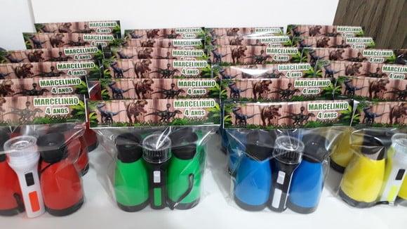 Kit Binoculo Zoom 4 Vezes e Lanterna Tema Dinossauro