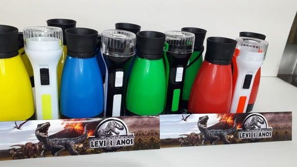 Kit Binoculo Zoom 4 Vezes e Lanterna Tema Dinossauro