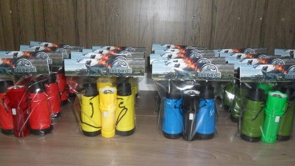 Kit Binoculo Zoom 4 Vezes e Lanterna Tema Dinossauro