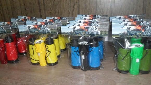 Kit Binoculo Zoom 4 Vezes e Lanterna Tema Dinossauro