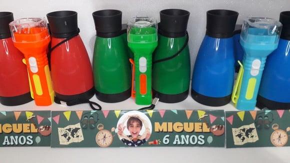 Kit Binoculo Zoom 4 Vezes e Lanterna Tema Paleontólogo