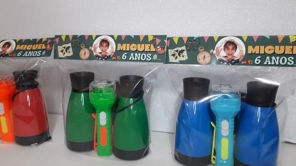 Kit Binoculo Zoom 4 Vezes e Lanterna Tema Paleontólogo