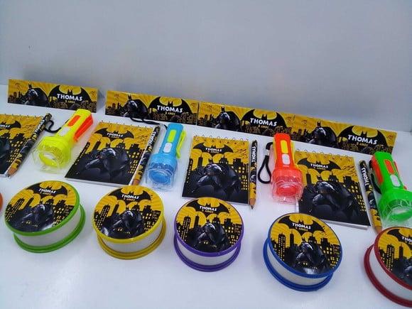 Kit Bloquinho + Mini Lápis + Copo Retratil + Lanterna Batman