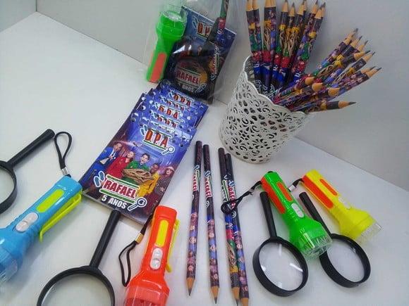 Kit Bloquinho + Mini Lápis + Lanterna + Lupa Detetives