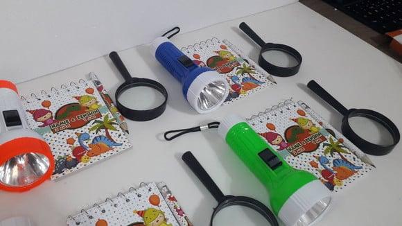 Kit Bloquinho + Mini Lápis + Lanterna + Lupa Dinossauro