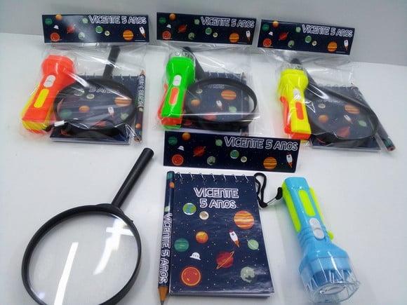 Kit Bloquinho + Mini Lápis + Lanterna + Lupa Espaço
