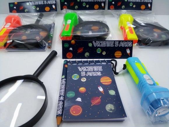 Kit Bloquinho + Mini Lápis + Lanterna + Lupa Espaço