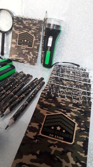 Kit Bloquinho + Mini Lápis + Lanterna + Lupa Exercito