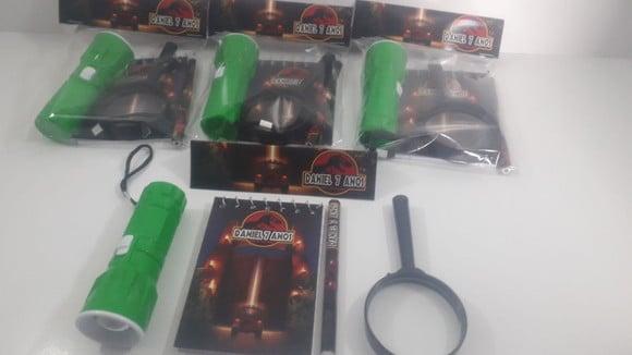 Kit Bloquinho + Mini Lápis + Lanterna + Lupa Jurassic Park