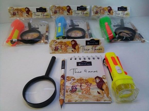 Kit Bloquinho + Mini Lápis + Lanterna + Lupa Rei Leão