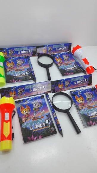 Kit Bloquinho + Mini Lápis + Lanterna + Lupa Tema Detetive