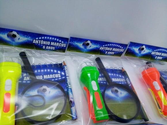 Kit Bloquinho + Mini Lápis + Lanterna + Lupa Tema Futebol