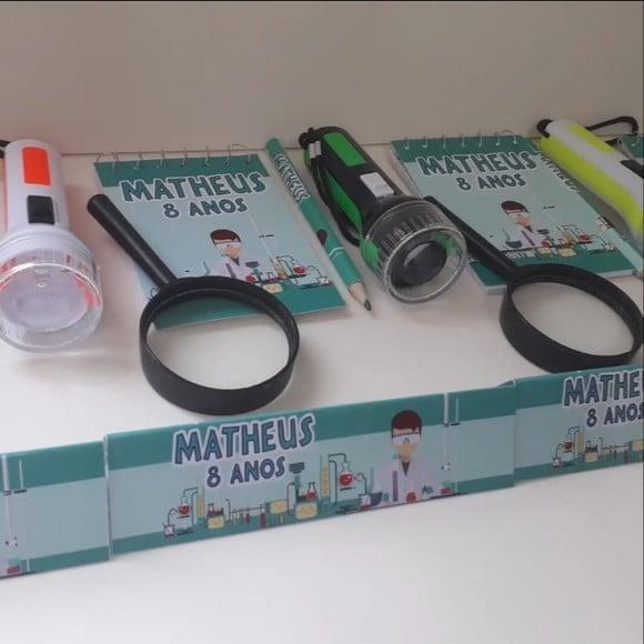 Kit Bloquinho + Mini Lápis + Lanterna + Lupa Tema Cientista