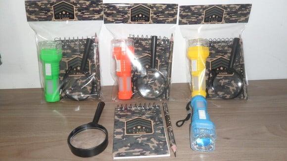 Kit Bloquinho + Mini Lápis + Lanterna + Lupa Tema Militar