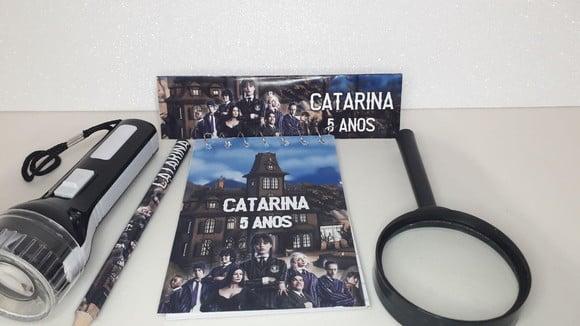 Kit Bloquinho + Mini Lápis + Lanterna + Lupa Tema Wandinha