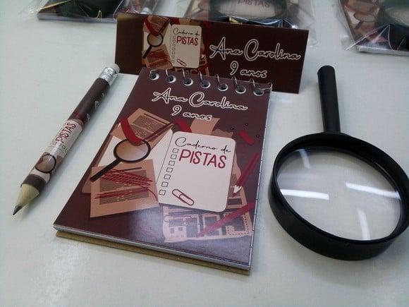 Kit Bloquinho +mini Lápis+ Lupa Tema Scape Room