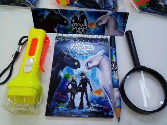 Kit Bloquinho + Mini Lápis+lanterna+lupa Treinar Seu Dragão