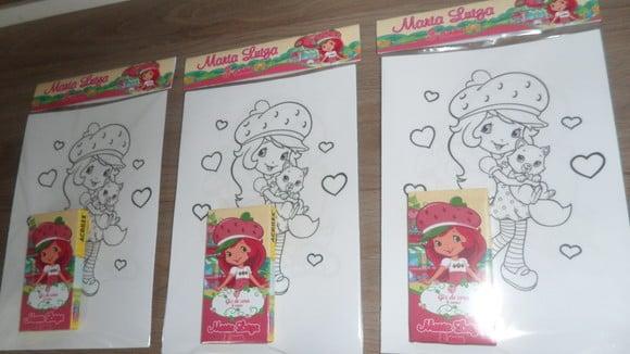 Kit c/ 6 Desenhos para Colorir e Giz de Cera Moranguinho