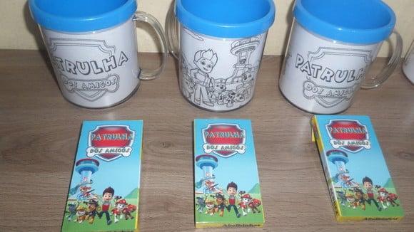 Kit Caneca com Desenho + Giz de Cera Tema Patrulha Canina