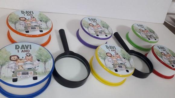 Kit Copo Retratil + Lupa Tema + Lapela Personalizada Safari