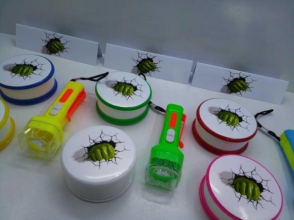 Kit Copo Retratil + Mini Lanterna Hulk